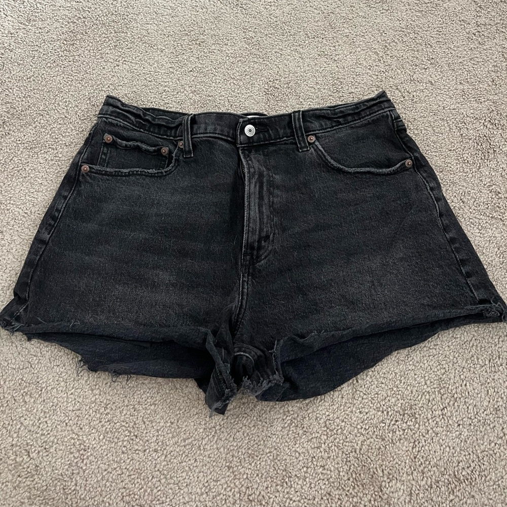 Abercrombie 90s Relaxed cutoff high rise short